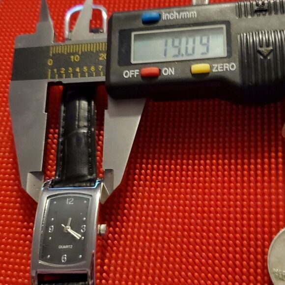 Women's Rectangular Silver Case Watch Black Croc Style Band Wristwatch‎ - Picture 6 of 6